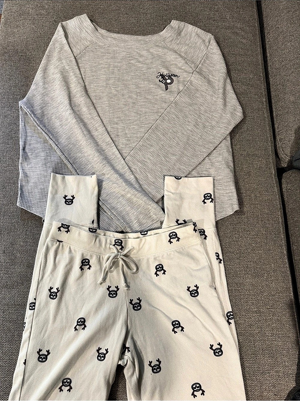 Hollister Sloth Pajama Set Gray & White Size Small